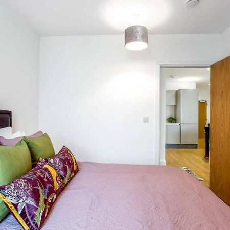Stunning 2 Bed/2 Bath In Town Centre & Parking! Apartment Bracknell Ngoại thất bức ảnh