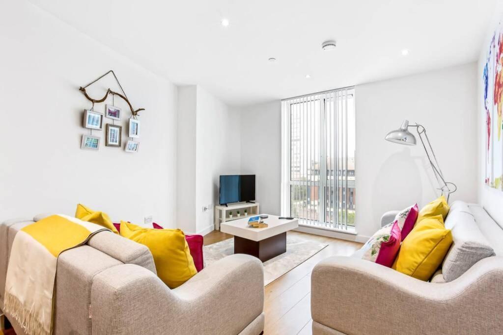 Stunning 2 Bed/2 Bath In Town Centre & Parking! Apartment Bracknell Ngoại thất bức ảnh