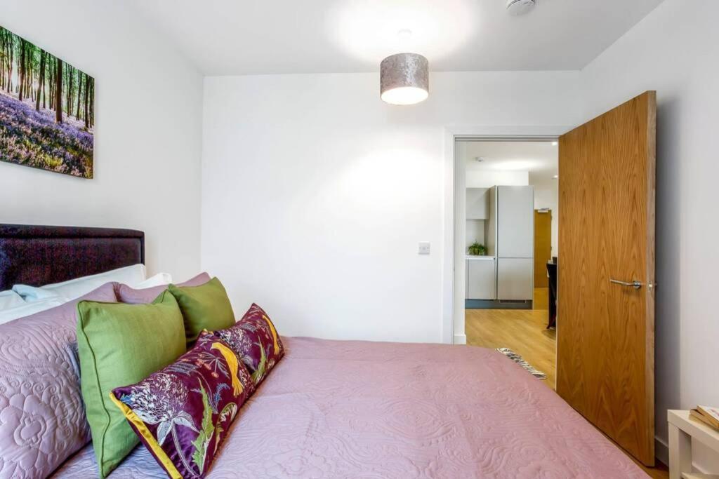 Stunning 2 Bed/2 Bath In Town Centre & Parking! Apartment Bracknell Ngoại thất bức ảnh