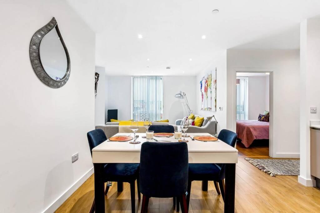 Stunning 2 Bed/2 Bath In Town Centre & Parking! Apartment Bracknell Ngoại thất bức ảnh